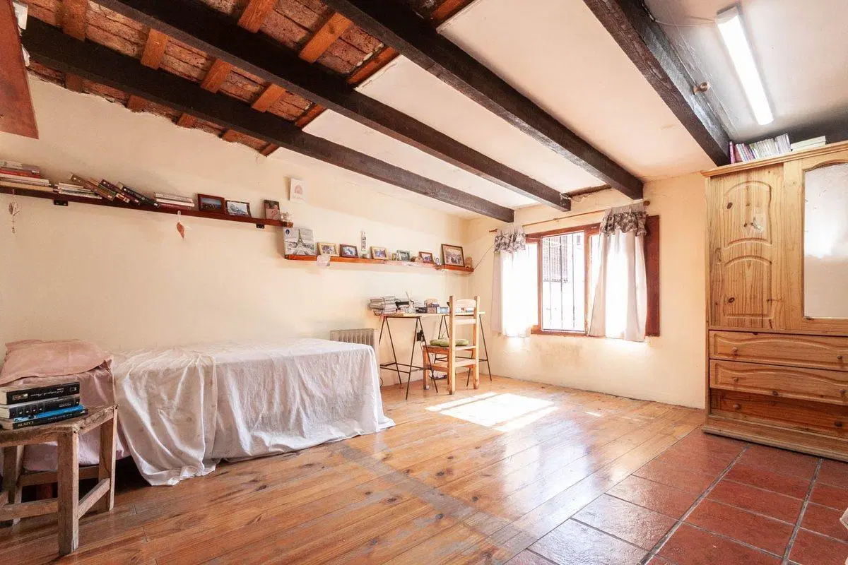 Casa 5 amb con garage, salon educativo, depto 2amb 4