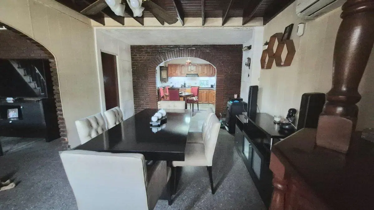 EXCELENTE CASA CHALET 4 AMB TERRAZA Y LAVADERO 4