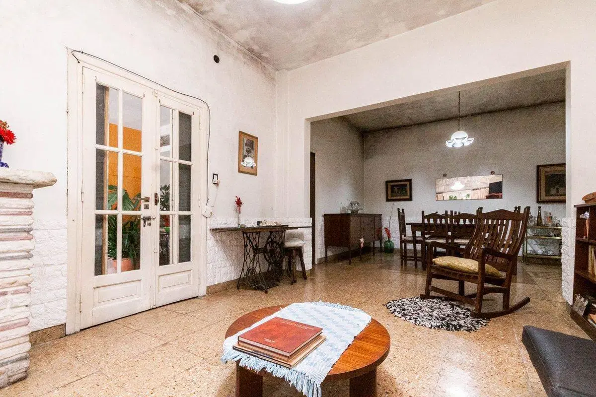 Venta Casa p/ 2 familias c/ patio, coch y terraza 2