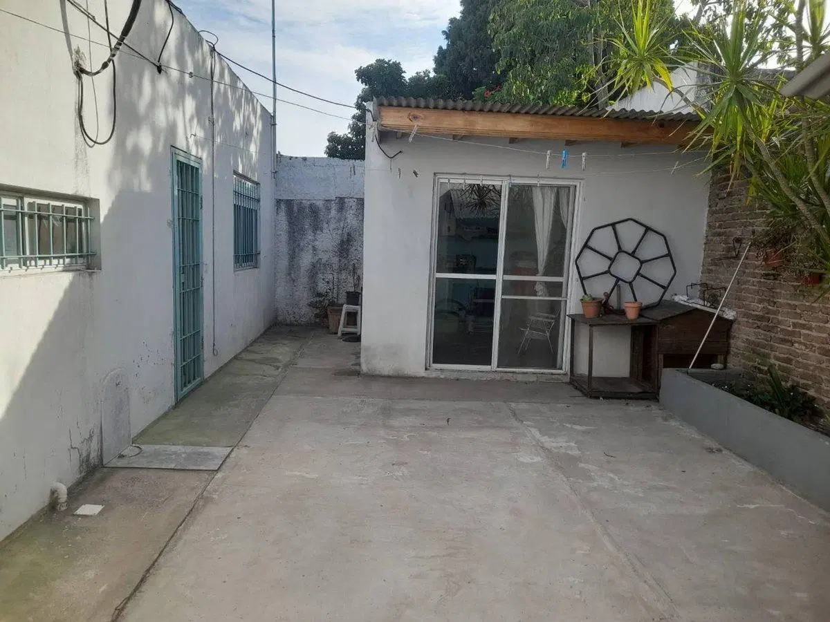 VENTA CASA 3AMB + UNIDAD A RECICLAR  EN LOTE 300M2 4