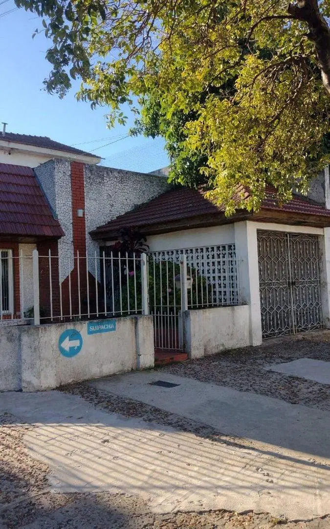 CASA EN VENTA IDEAL PARA 2 FLIAS, SUIPACHA AL 2900 4
