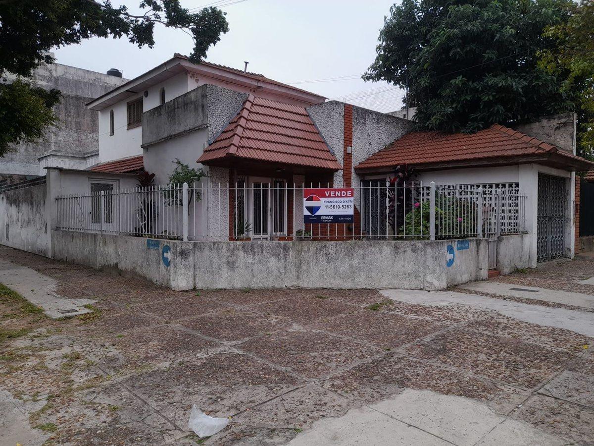 CASA EN VENTA IDEAL PARA 2 FLIAS, SUIPACHA AL 2900