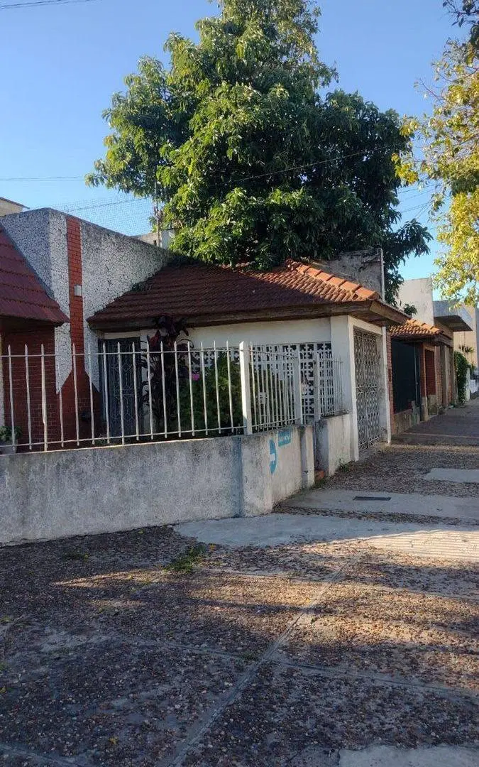 CASA EN VENTA IDEAL PARA 2 FLIAS, SUIPACHA AL 2900 2