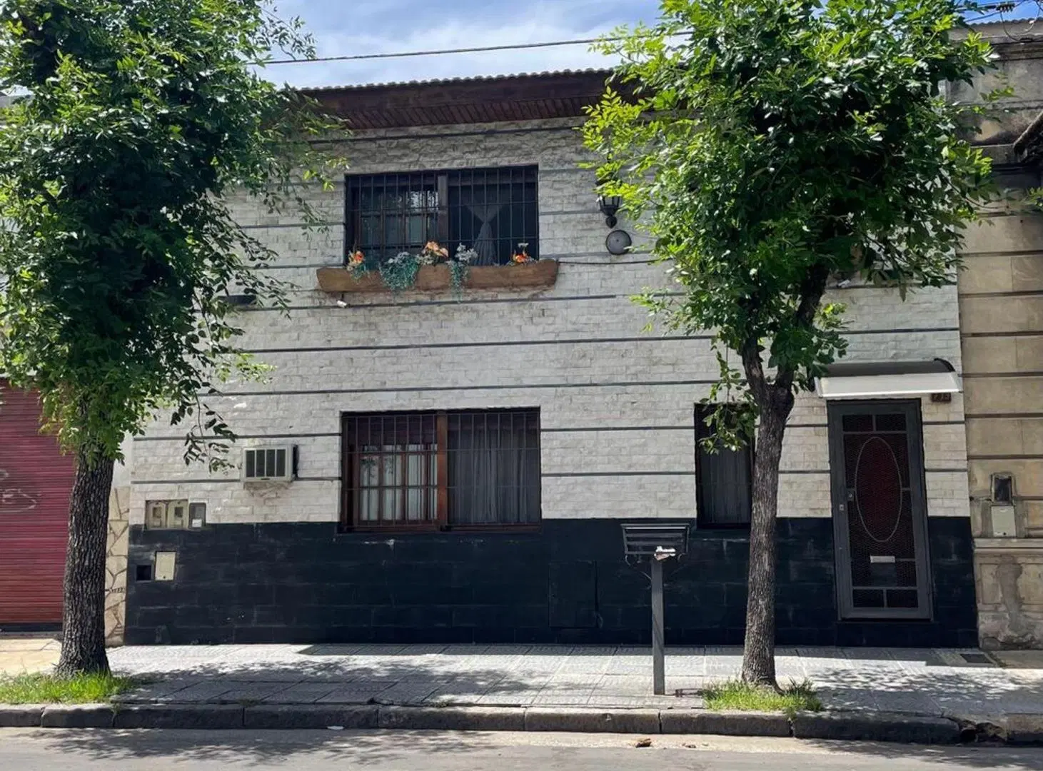 CASA EN VENTA-5 AMBT.C/TERRAZA -QUINCHO-AVELLANEDA 5