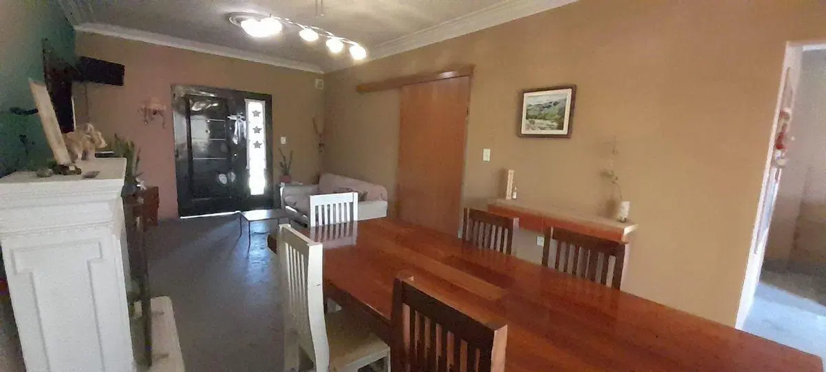 CASA  EN A. KORN C/GARAGE Y FDO LIBRE .FINANCIA 4