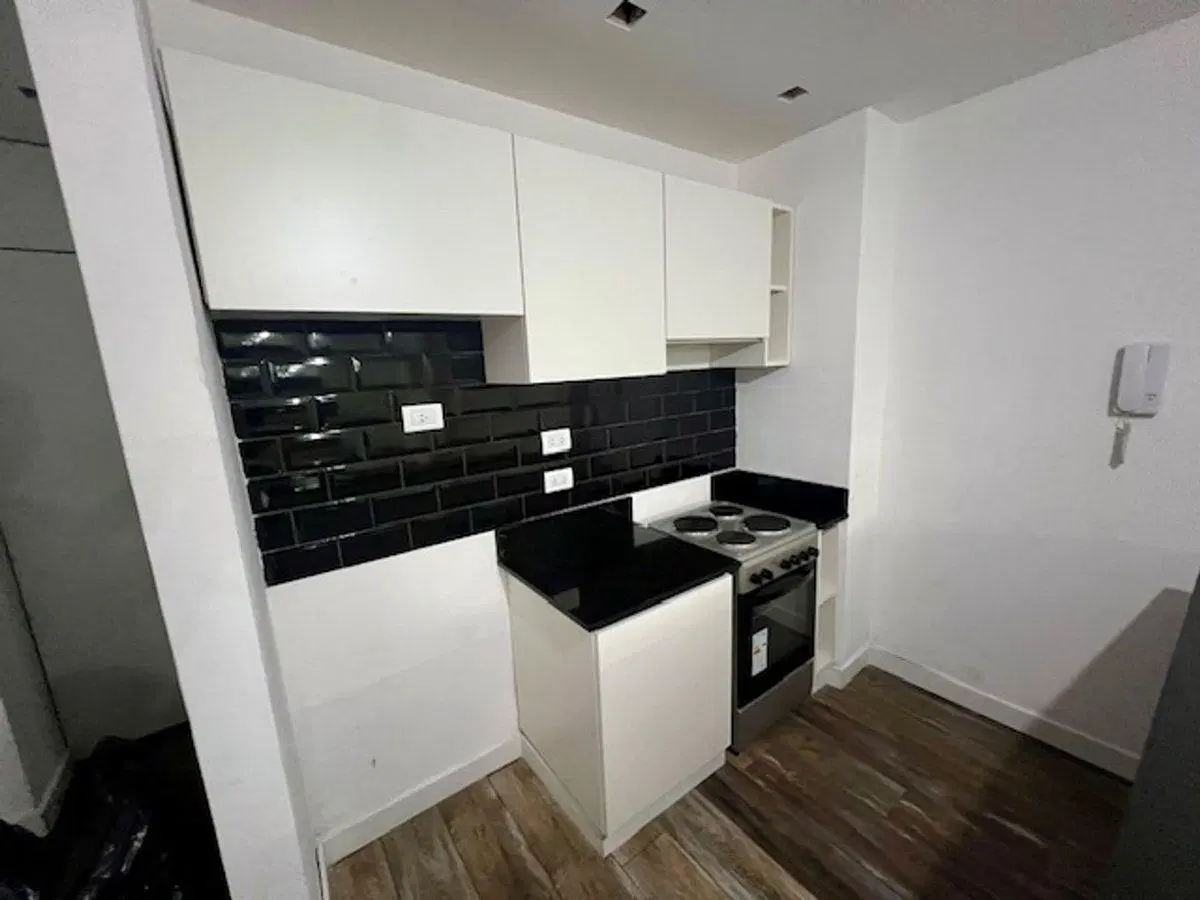 VENTA DE MONO AMBIENTE 1er PISO CON PATIO 5