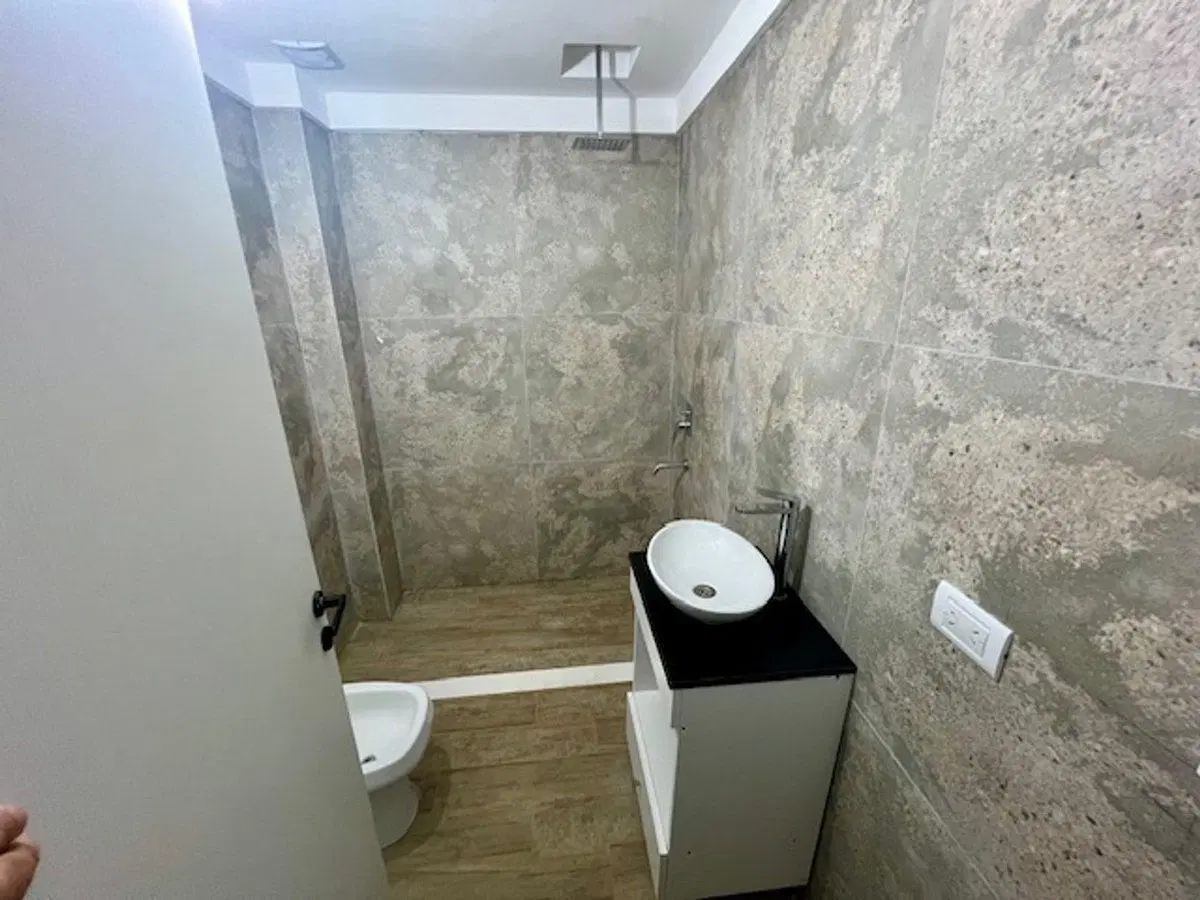 VENTA DE MONO AMBIENTE 1er PISO CON PATIO 4