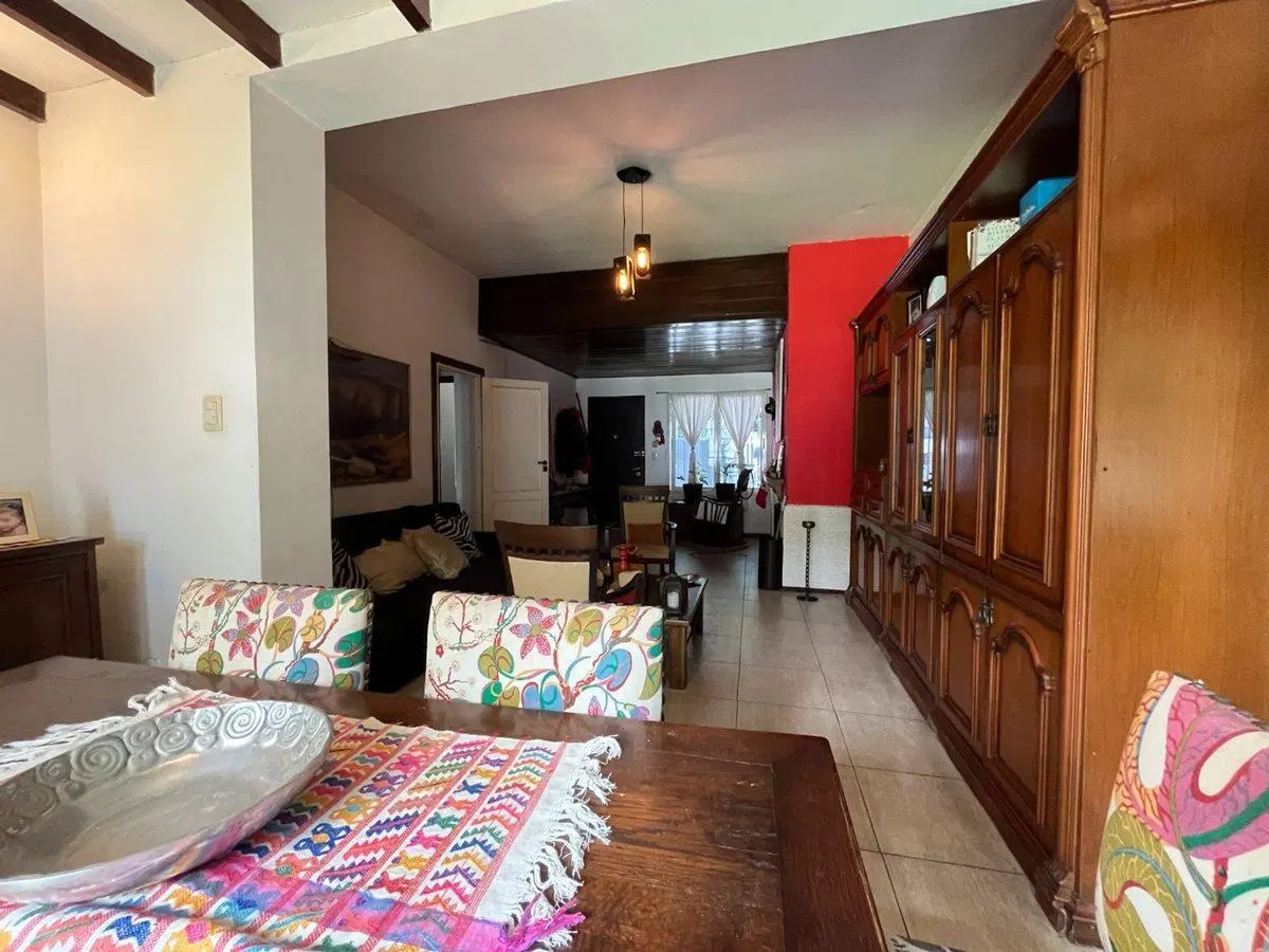 EXCELENTE CASA EN ADROGUE, 5 AMBIENTES 5