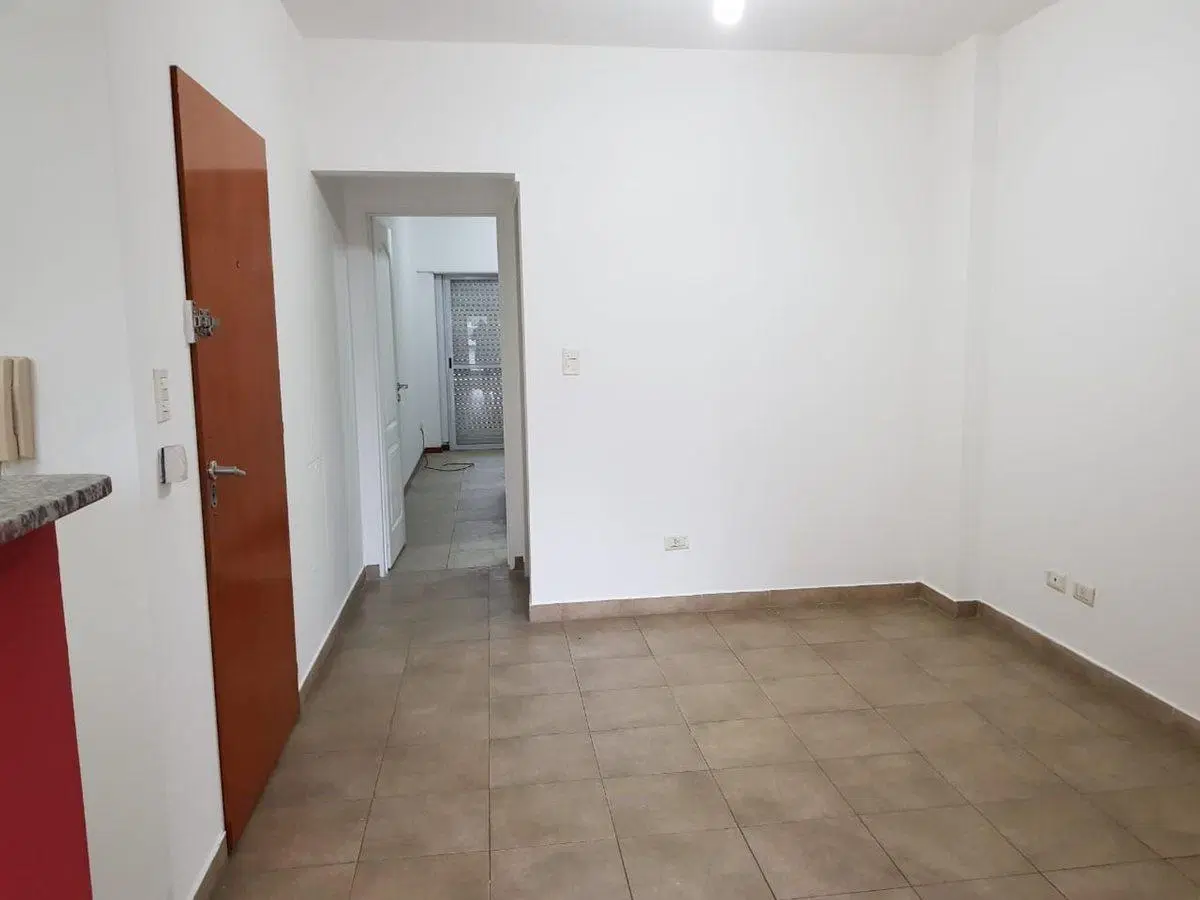 Semipiso 4 amb  frente- balcón en alquiler Lanús O 5