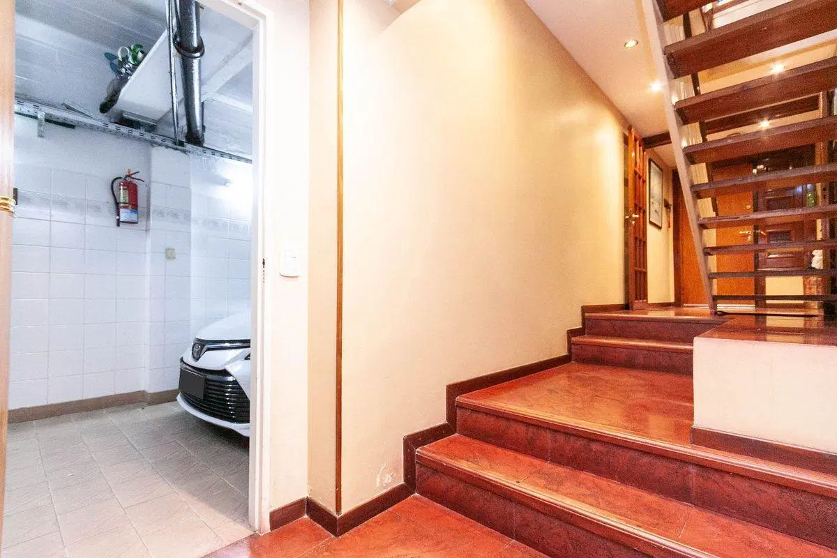 IMPONENTE CASA 3 PLANTAS C/ ASCENSOR Y DPTO INDEP 4