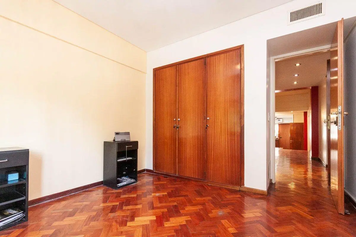 IMPONENTE CASA 3 PLANTAS C/ ASCENSOR Y DPTO INDEP 2