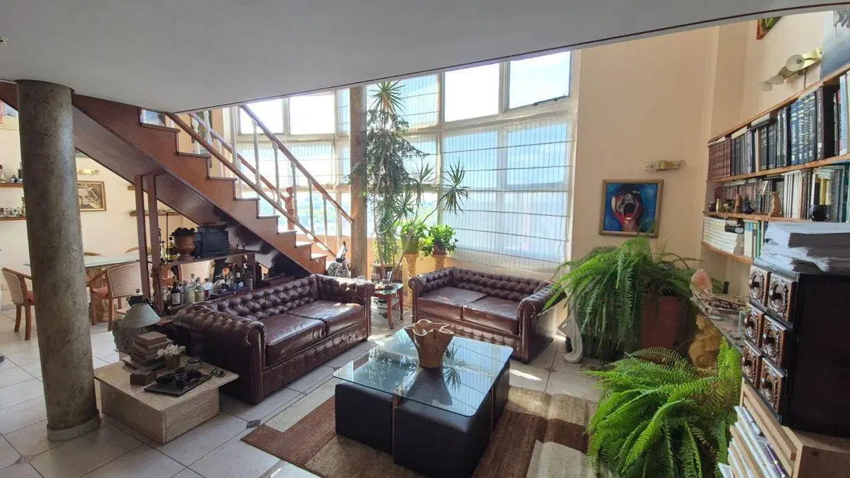 VENTA DEPARTAMENTO TRIPLEX C/ QUINCHO Y COCHERA 3
