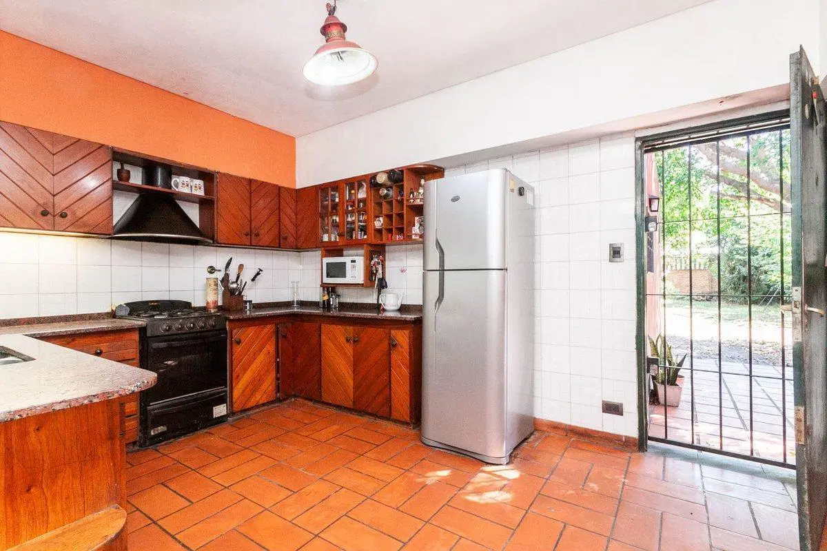 CASA DE 5 AMB CON GRAN JARDÍN "LOTE 8,66 X 41 MTS" 4