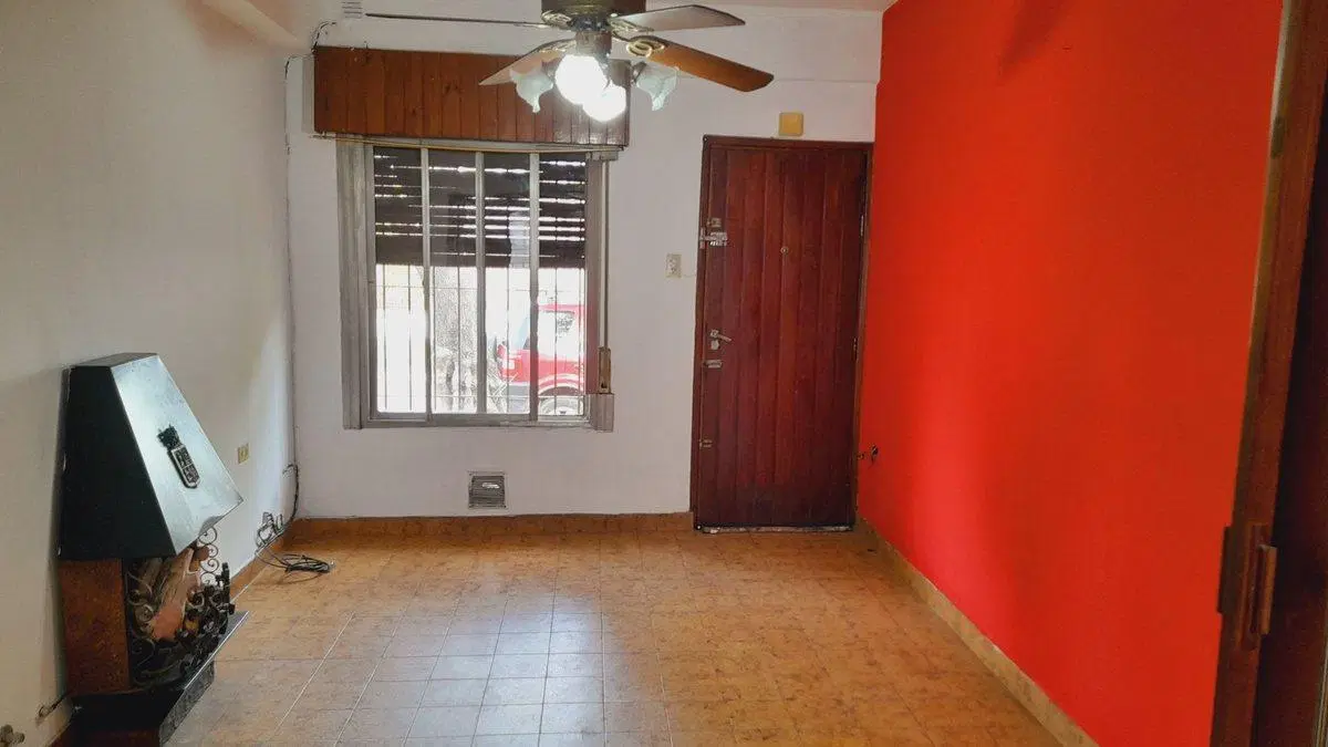 VENTA EN BLOCK CASA 3 AMB C/COCHERA + 2 LOCALES 4
