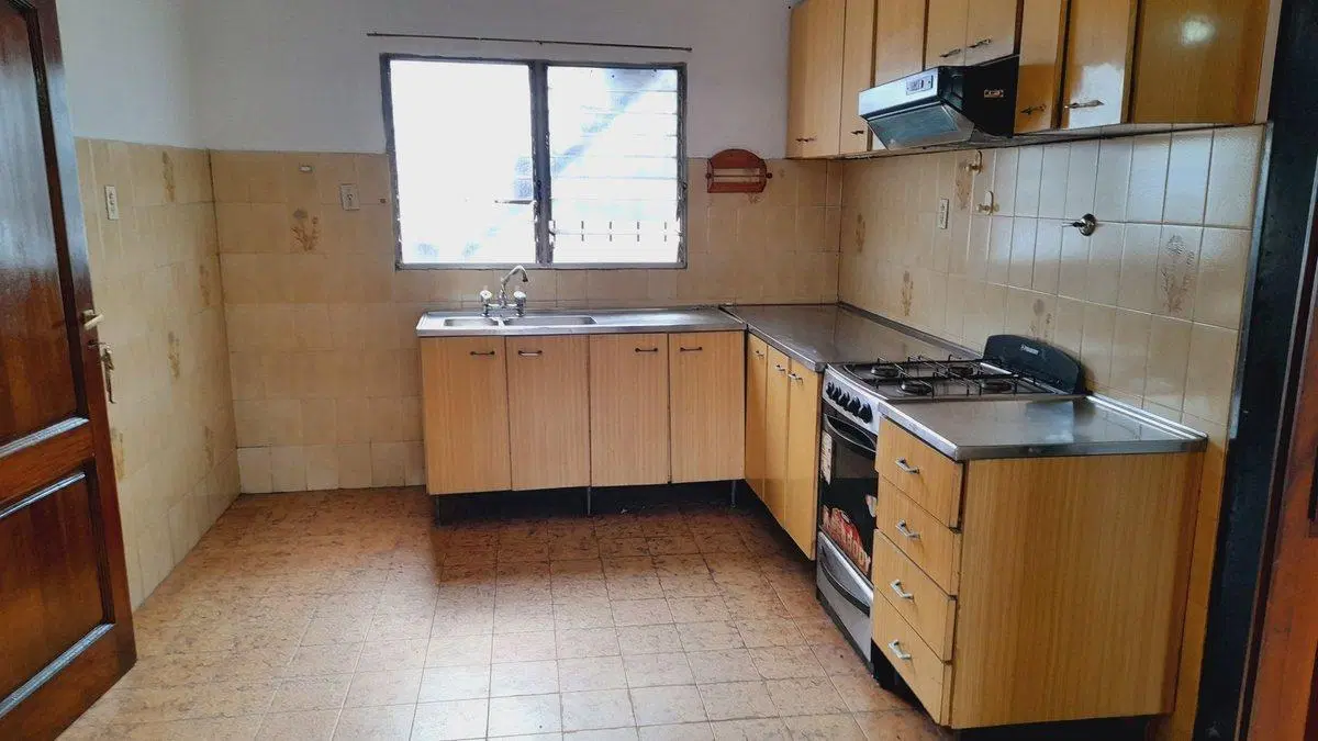 VENTA EN BLOCK CASA 3 AMB C/COCHERA + 2 LOCALES 5