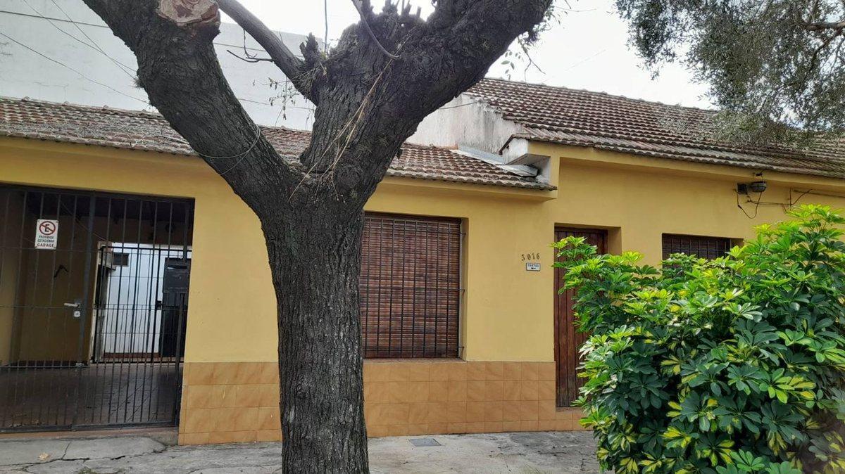 VENTA EN BLOCK CASA 3 AMB C/COCHERA + 2 LOCALES