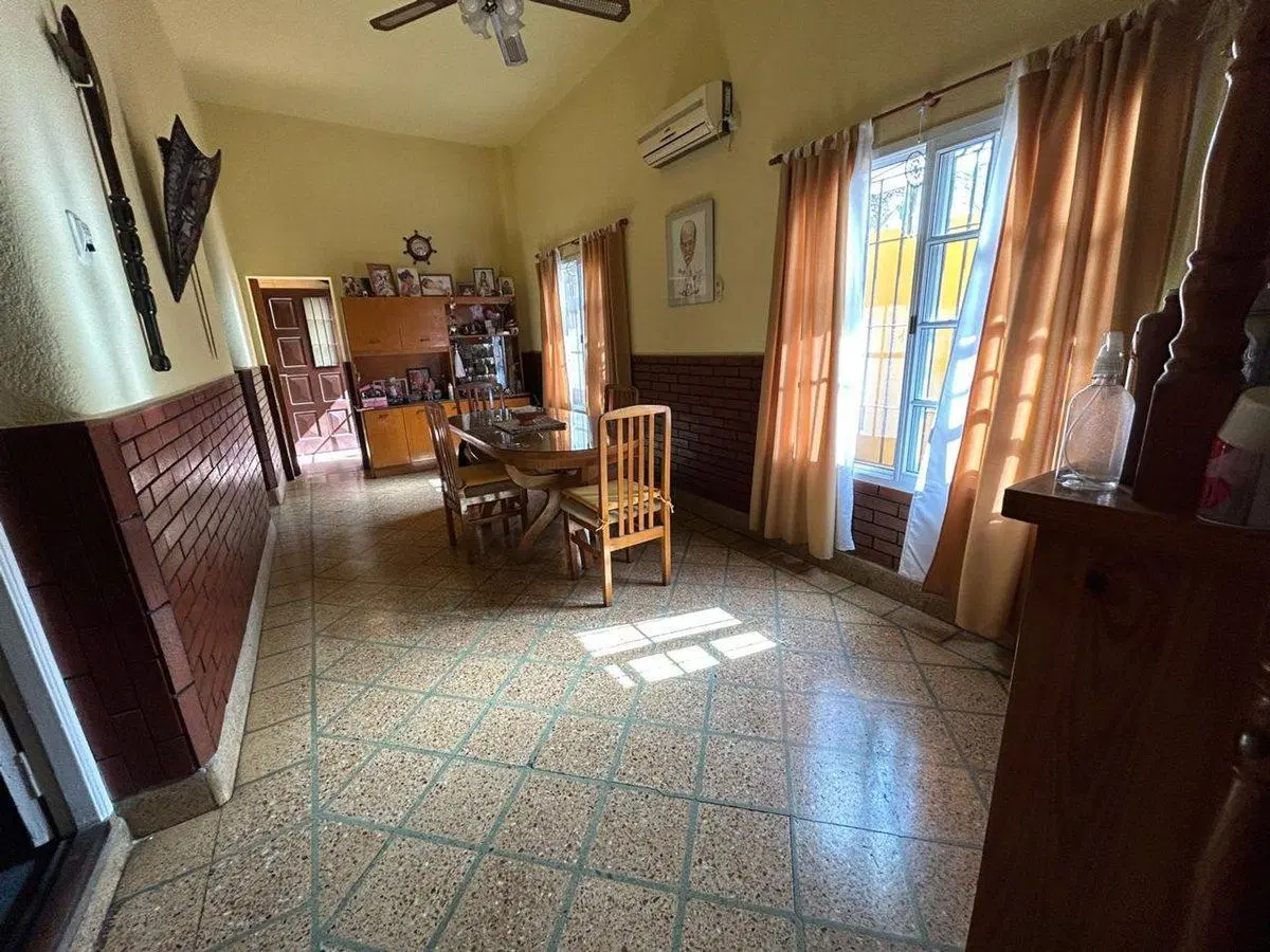 PH  TIPO CASA 3 AMB AL FRENTE CON COCHERA LANUS O 4