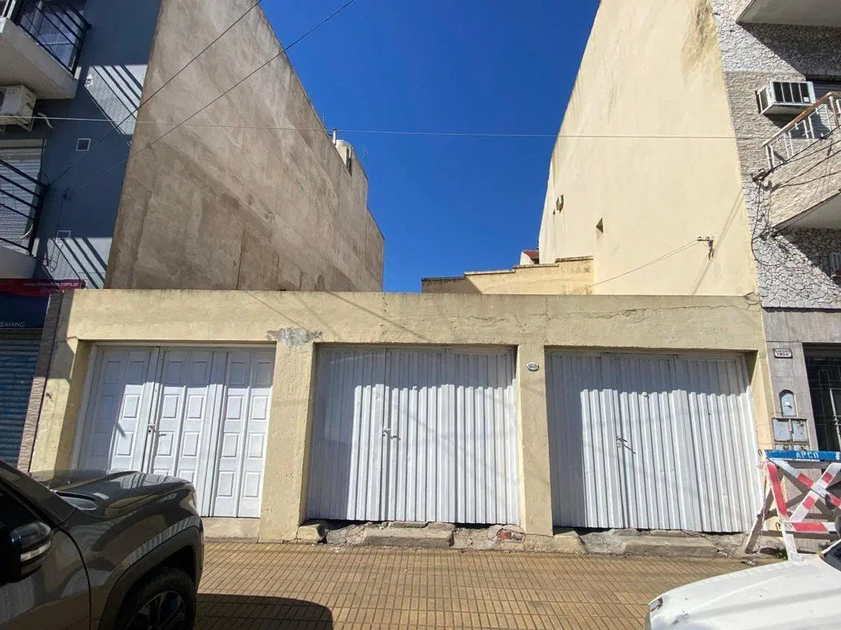 LOTE SOBRE AV EN ZONA COMERCIAL 2