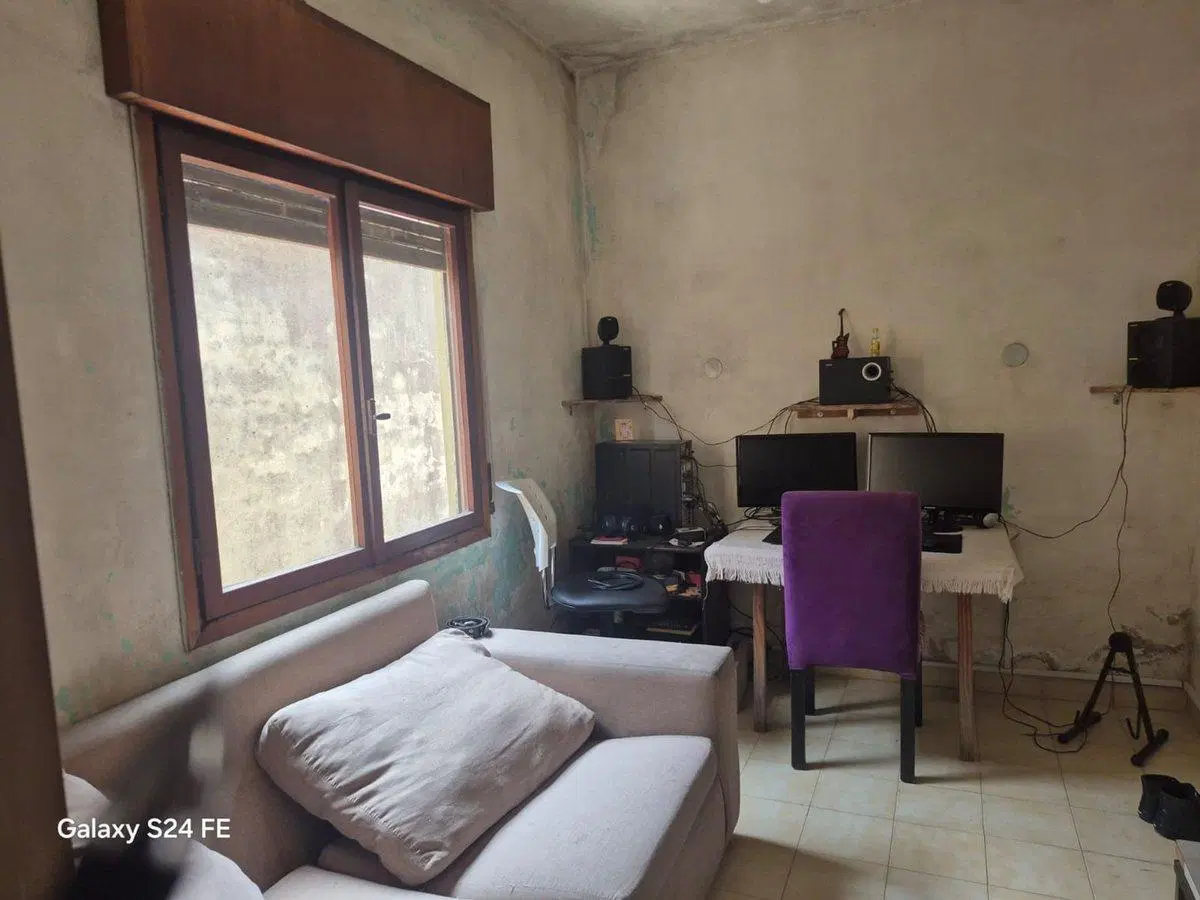 Casa s/amplio lote propio, con coch y fondo libre 4