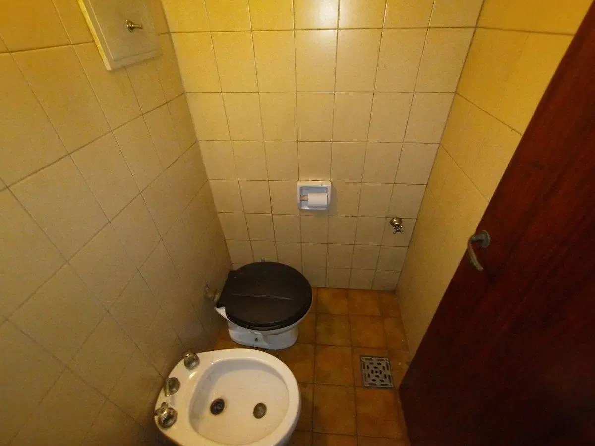 VENTA LOCAL COMERCIAL EN PH  / UBIC. AVELLANEDA 5