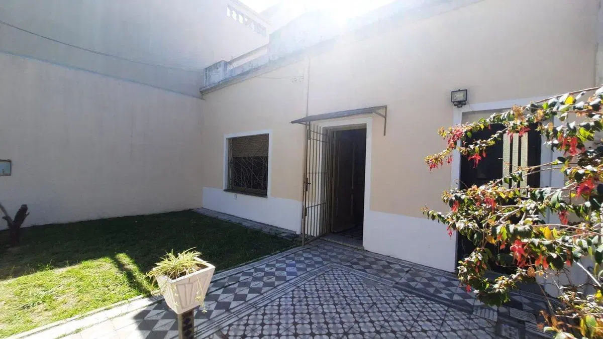 OPORT: CASA DE 315 M2 A RECICLAR 100% 2