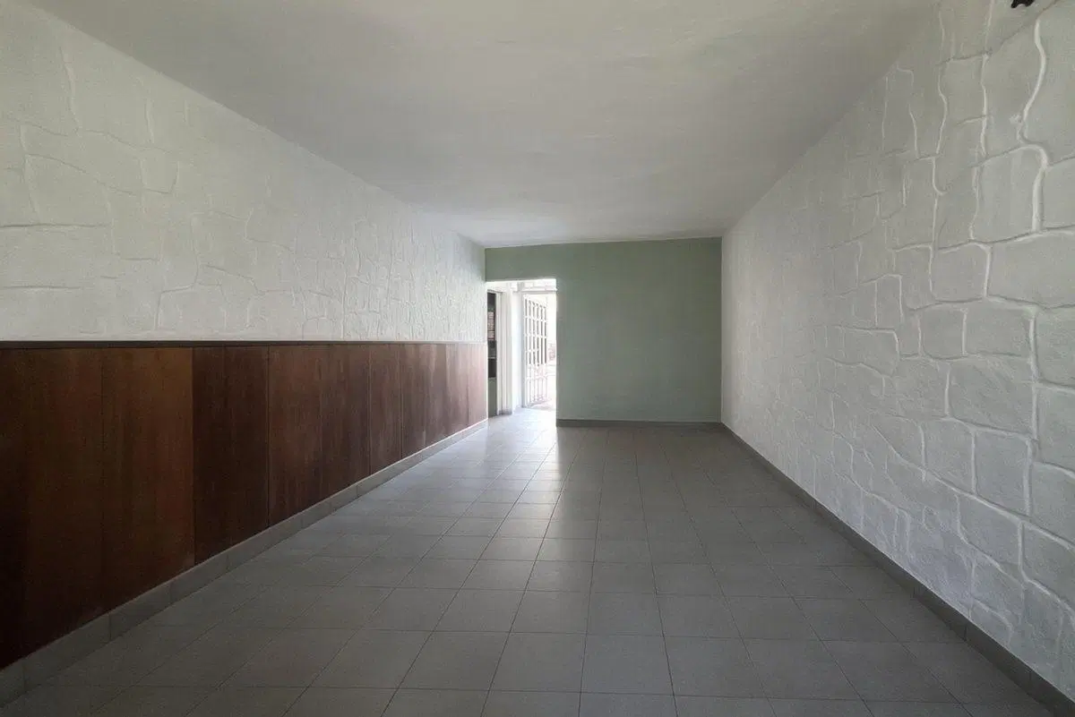 EXCELENTE CASA EN BANFIELD. APTA CREDITO 2