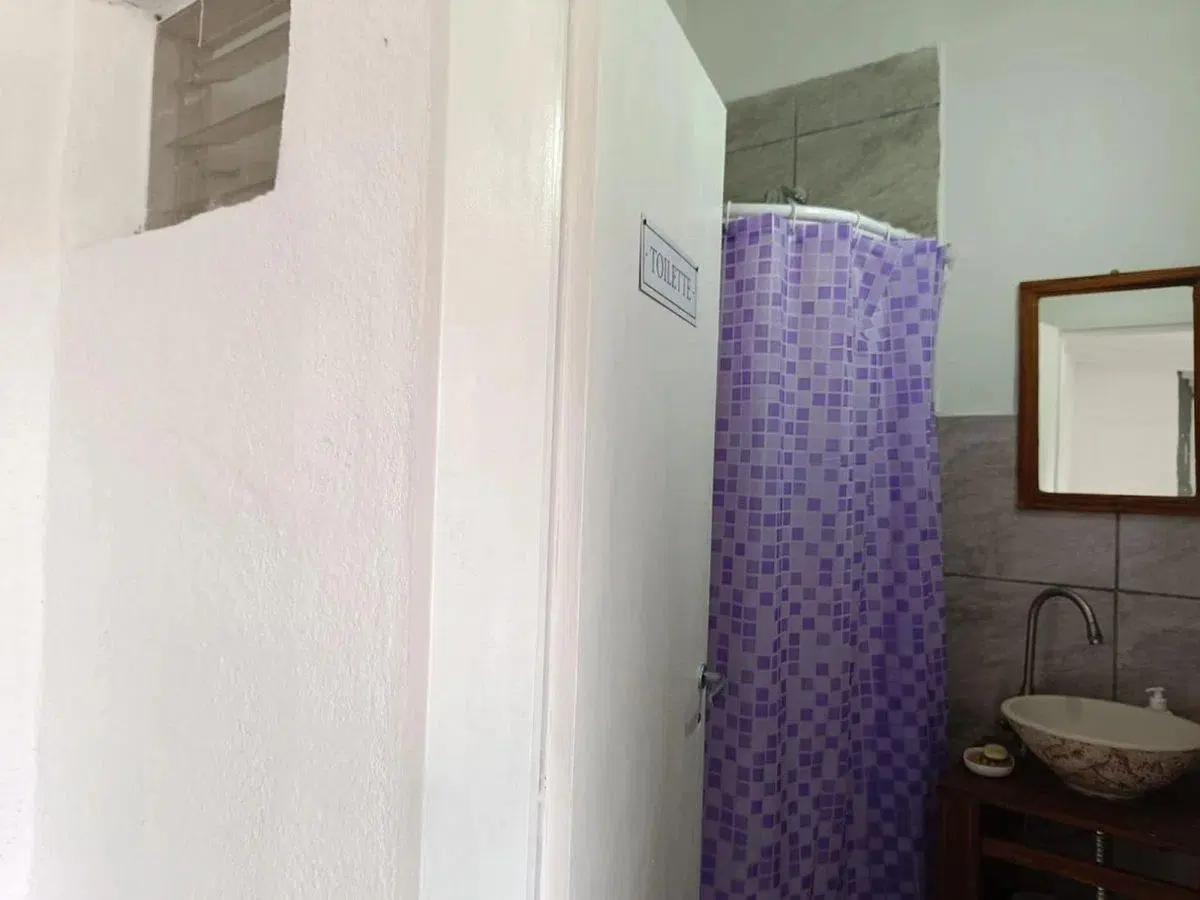 CASA ESTILO QUINCHO C/PILETA SAN MIGUEL DEL MONTE 2