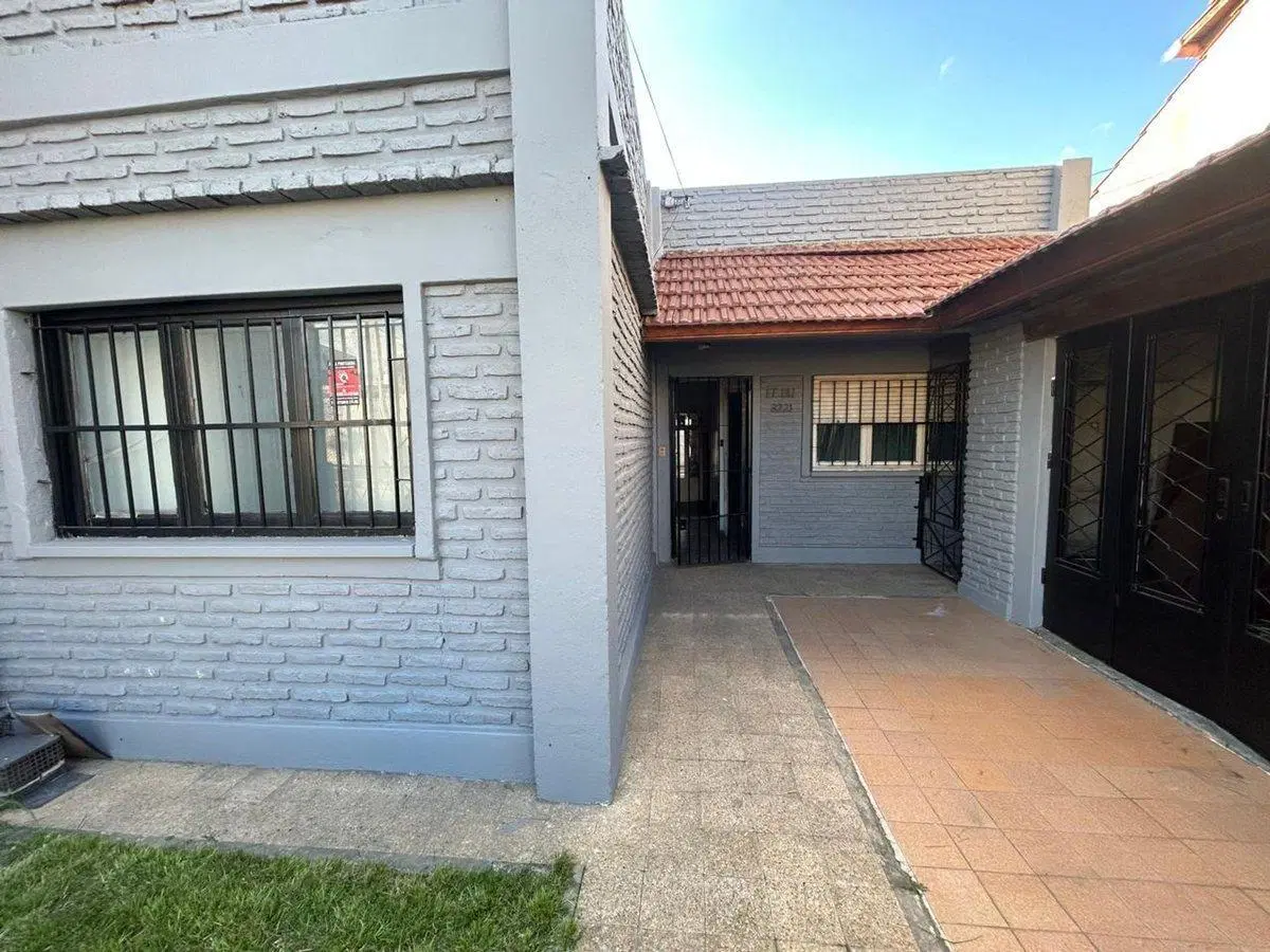 VENTA CASA 5 AMBIENTES COCHERA GRAN PATIO 4