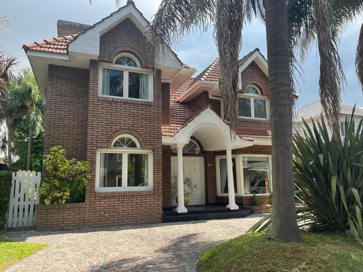 Excelente propiedad de 6 amb. Los Ángeles Village 3