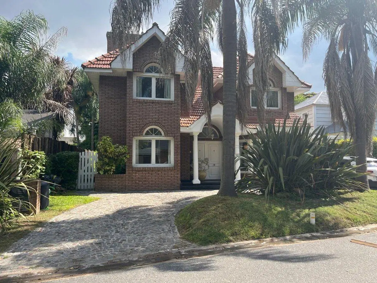 Excelente propiedad de 6 amb. Los Ángeles Village 5