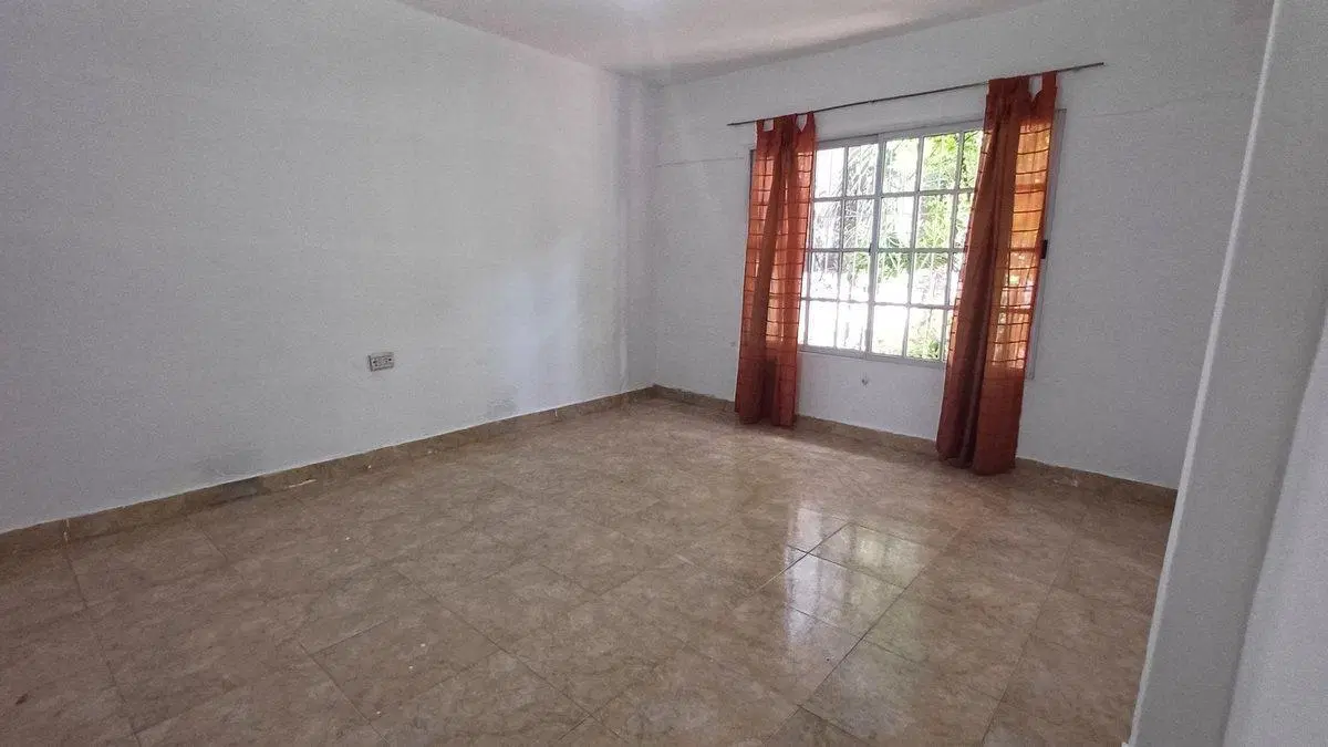 CASA 3 DORM. + GALPON C/DOBLE ALTURA + FONDO LIBRE 4