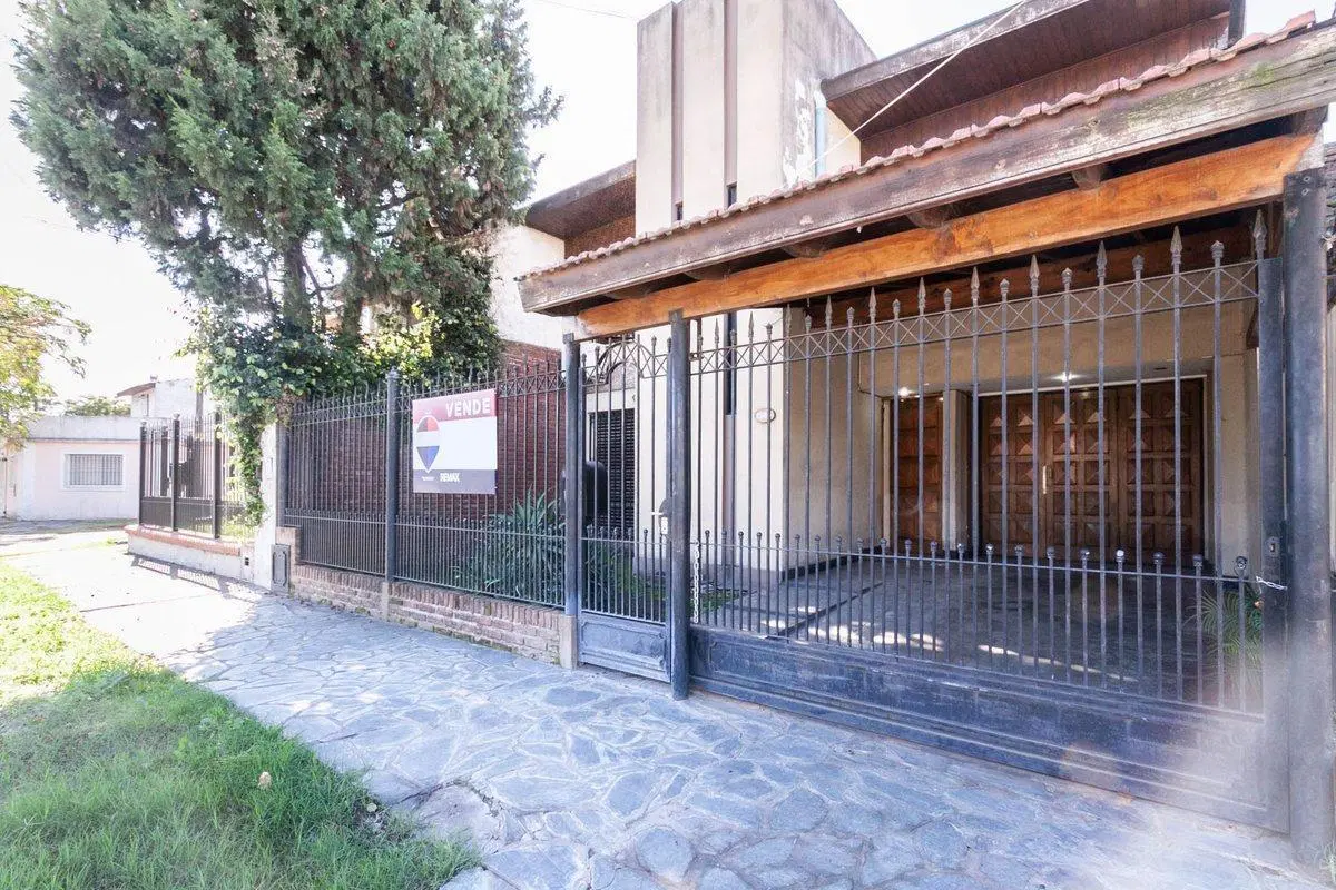 VENTA CHALET 2 PLANTAS 5 AMBIENTES CON QUINCHO 2