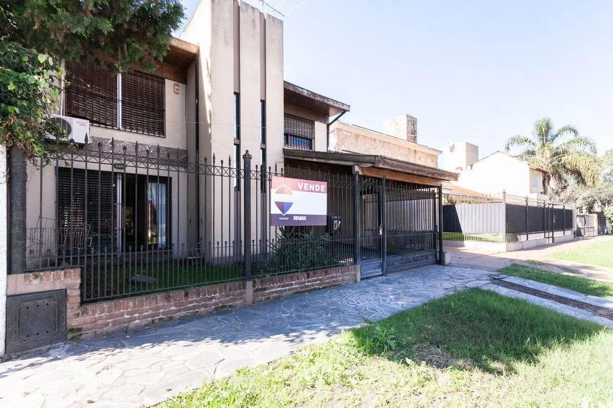 VENTA CHALET 2 PLANTAS 5 AMBIENTES CON QUINCHO 3