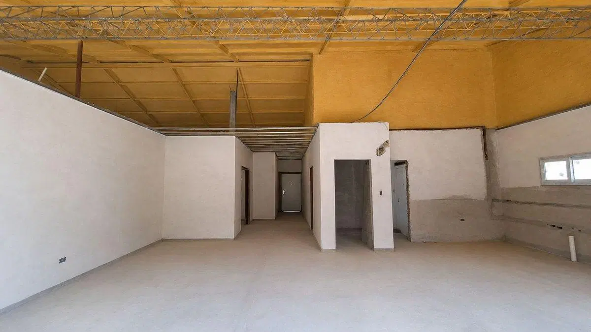 Lote de 1100m² + construcción en una planta. Lomas 3
