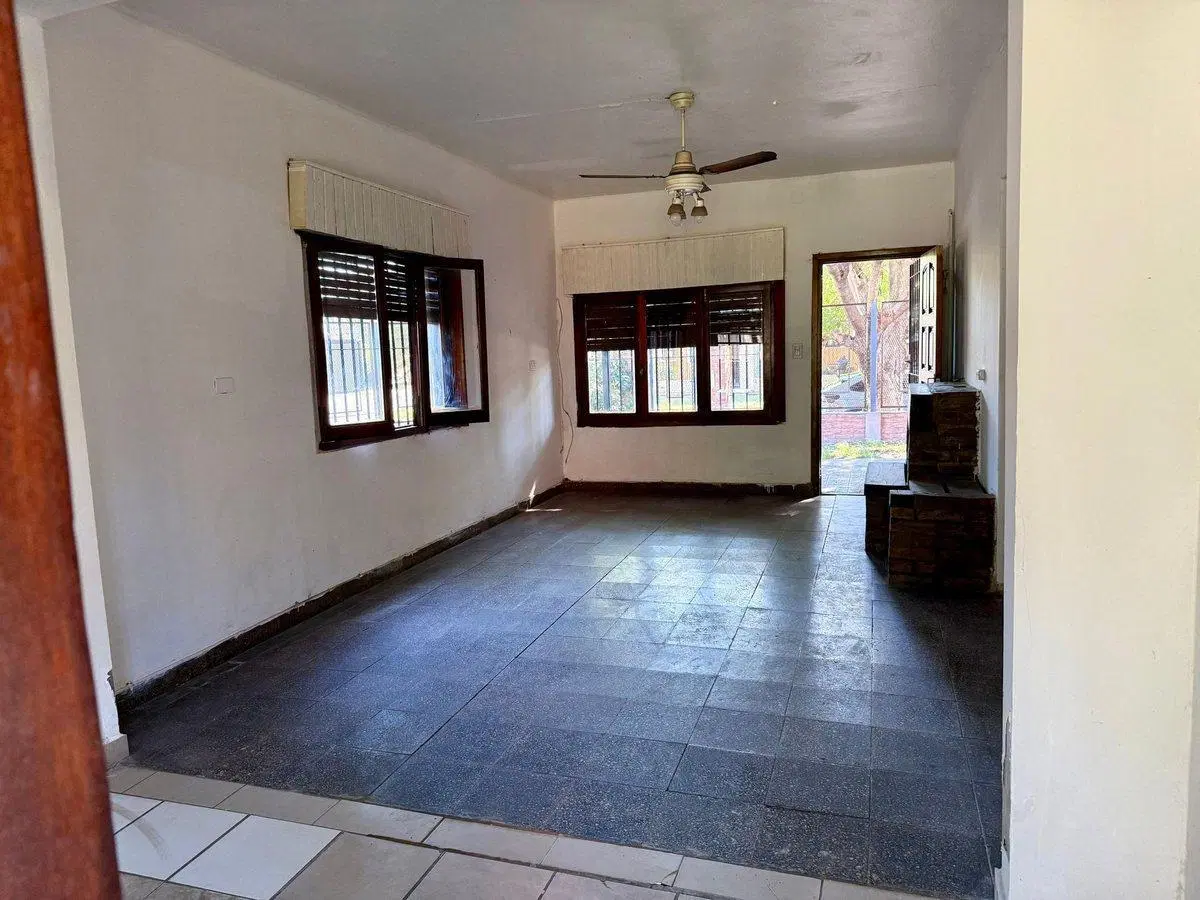 Venta Casa 3 ambs. Cochera. Jardín. Apto crédito 3