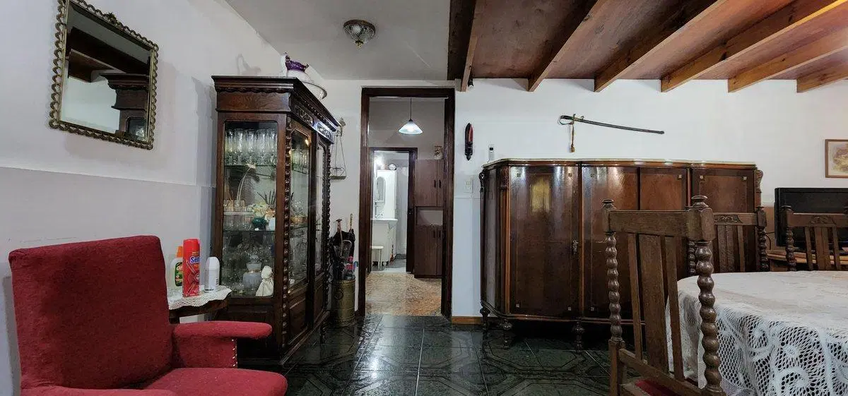 CASA ESTILO CHALET 3 AMB VENTA C/PATIO Y COCHERA 3