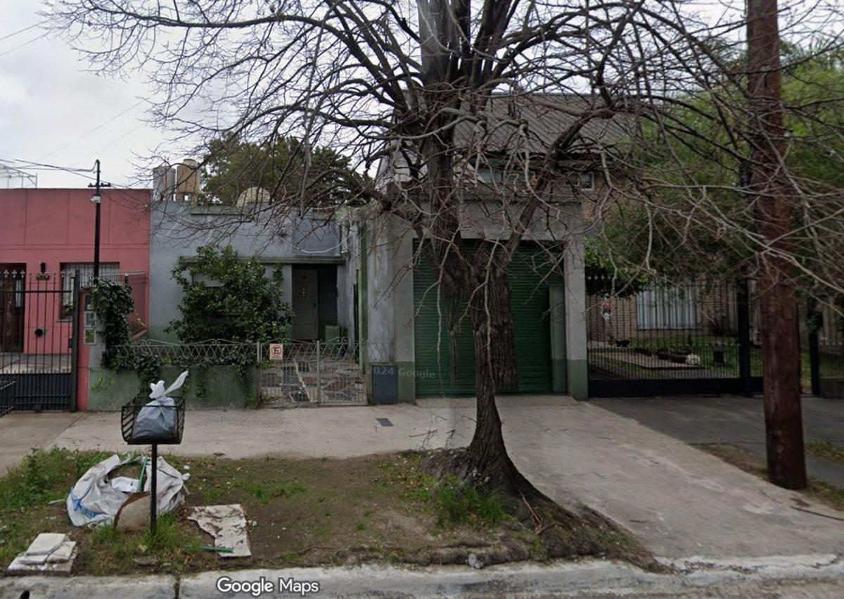 2 casas -Venta c/local- garage Fondo libre Lanús