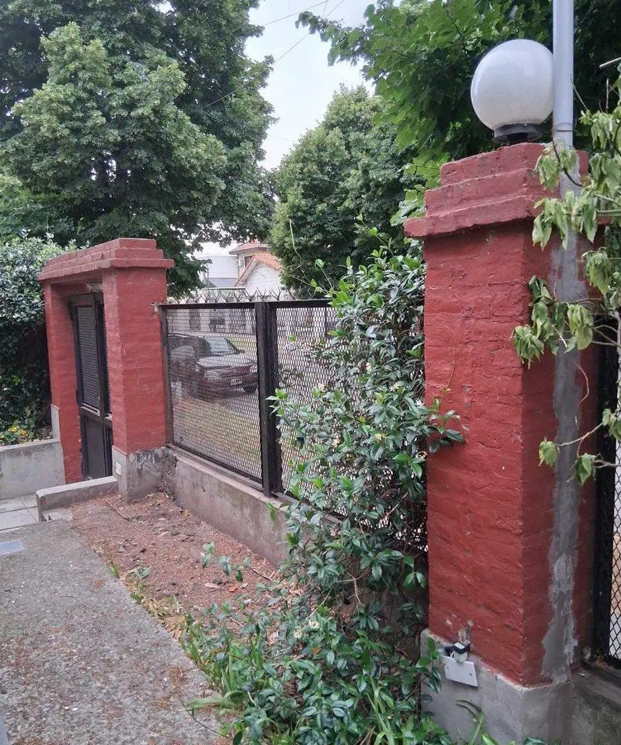 HERMOSO DUPLEX 3 AMB. AL FRENTE C/COCHERA Y JARDIN 3