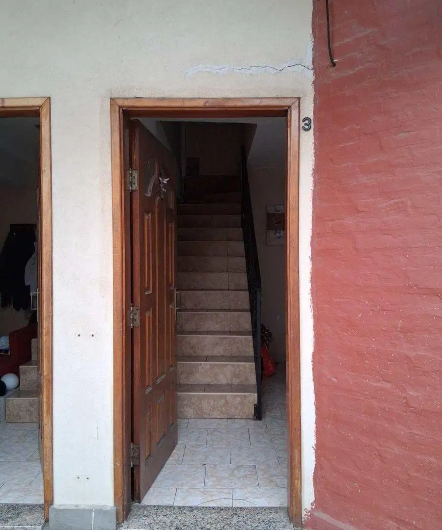HERMOSO DUPLEX 3 AMB. AL FRENTE C/COCHERA Y JARDIN 2