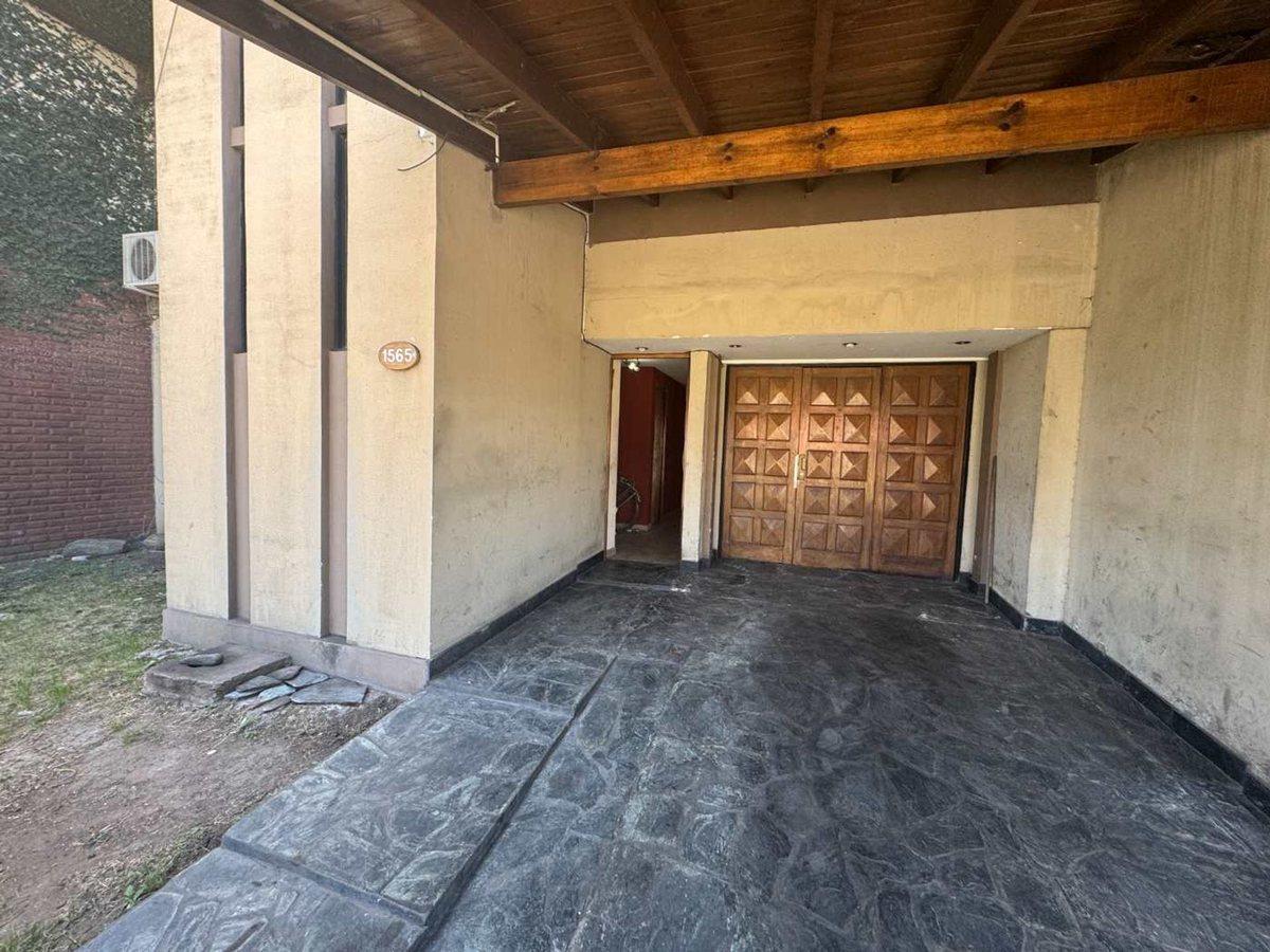 Foto de VENTA CHALET 2 PLANTAS 5 AMBIENTES CON QUINCHO, imagen 2