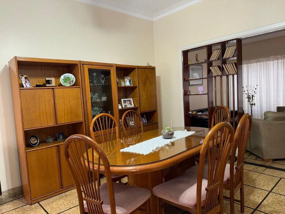 CASA EN VENTA C/AMPLIO FONDO Y QUINCHO-AVELLANEDA 5