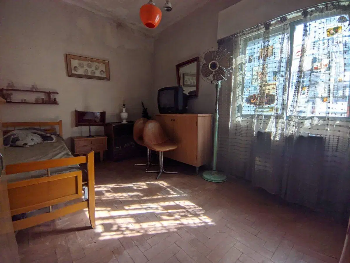 Casa  de 4 Ambientes a la Venta 200 Mts.AV.PAVON 5