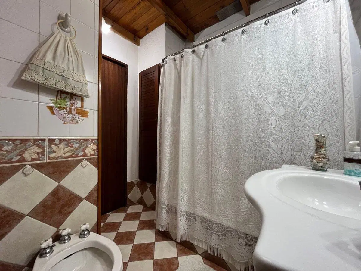 CASA DE 4 AMB EN TEMPERLEY, EXCELENTE APTA CREDITO 4