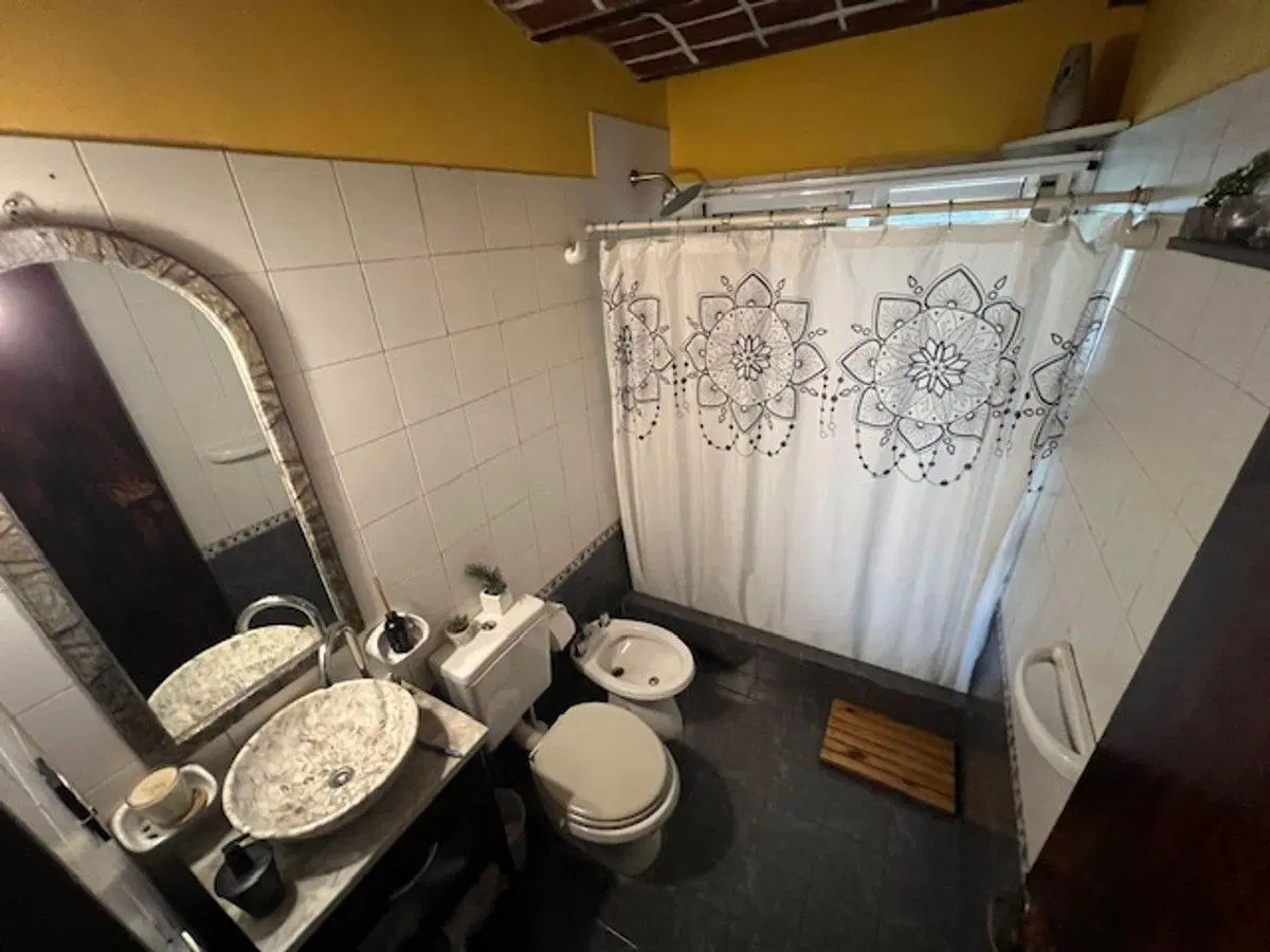 VENTA CASA 4 AMB. DOS COCHERAS, JARDIN, JACUZZI 5