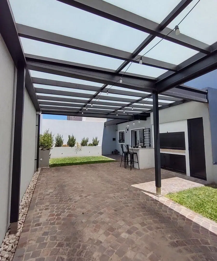 VENTA DE PH 3 AMB CON AMPLIO PATIO Y 2 COCHERAS 2