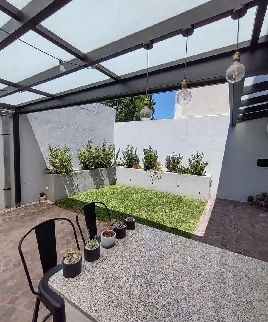 VENTA DE PH 3 AMB CON AMPLIO PATIO Y 2 COCHERAS 3