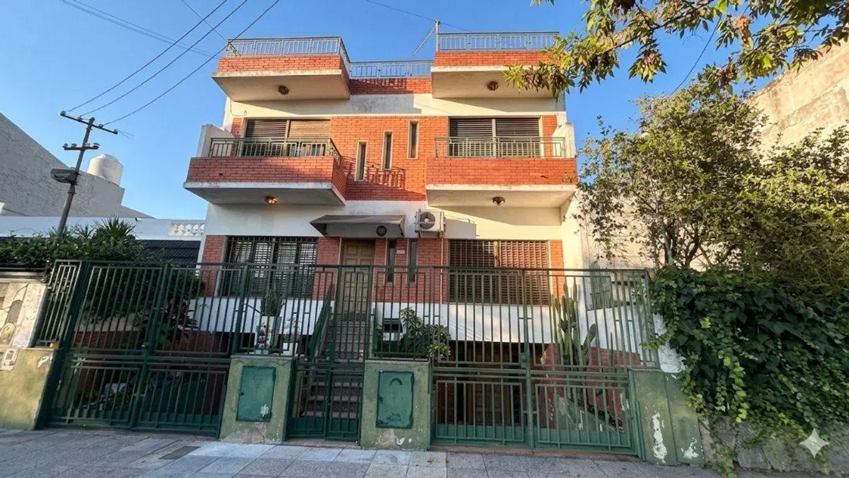 AMPLIO PH EN LANUS OESTE CON TERRAZA 2