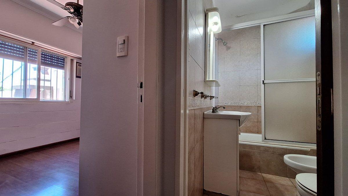 Foto de VENTA PH DE 3 AMB CON TERRAZA PROPIA. LANÚS, imagen 2