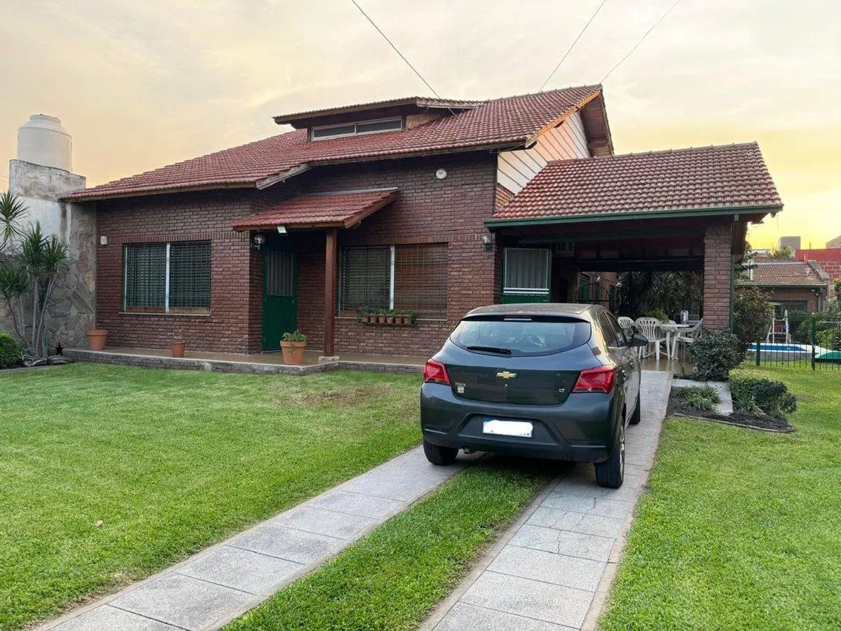 CASA DE 4 AMB EN DOBLE LOTE + DPTO 3 AMBIENTES 3