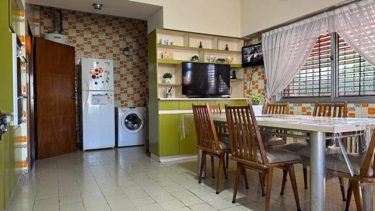 CASA DE 4 AMB EN DOBLE LOTE +  DPTO 3 AMBIENTES 5